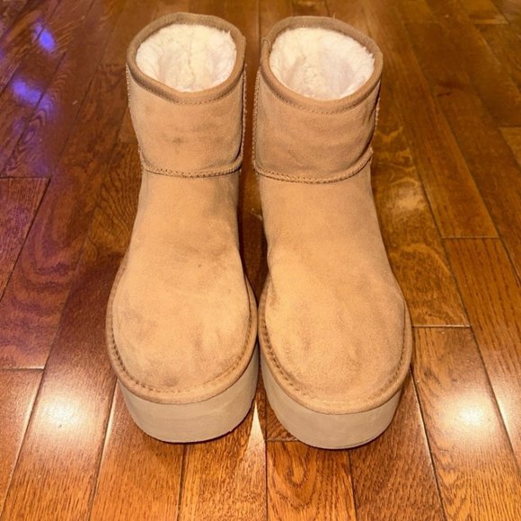 Uggs Classic Mini Platform Boots - Picture 5 of 6